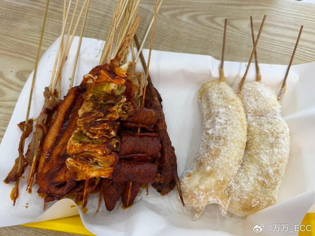 前几天在武汉打车，从汉口站去武汉站。以前对出租车司机多少有点“职业滤镜”，觉得人