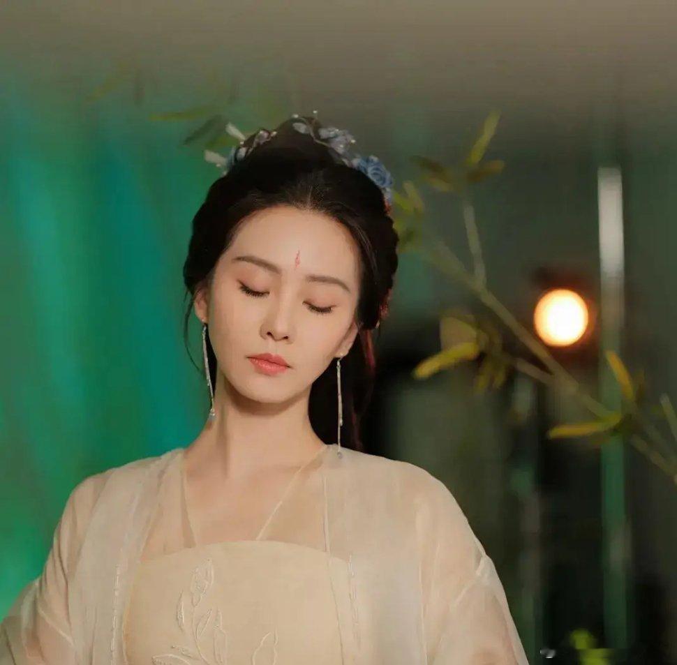 刘诗诗的《淮水竹亭》官宣定档4月28日，也不知道为啥把“狐妖小红娘”这个前缀名去