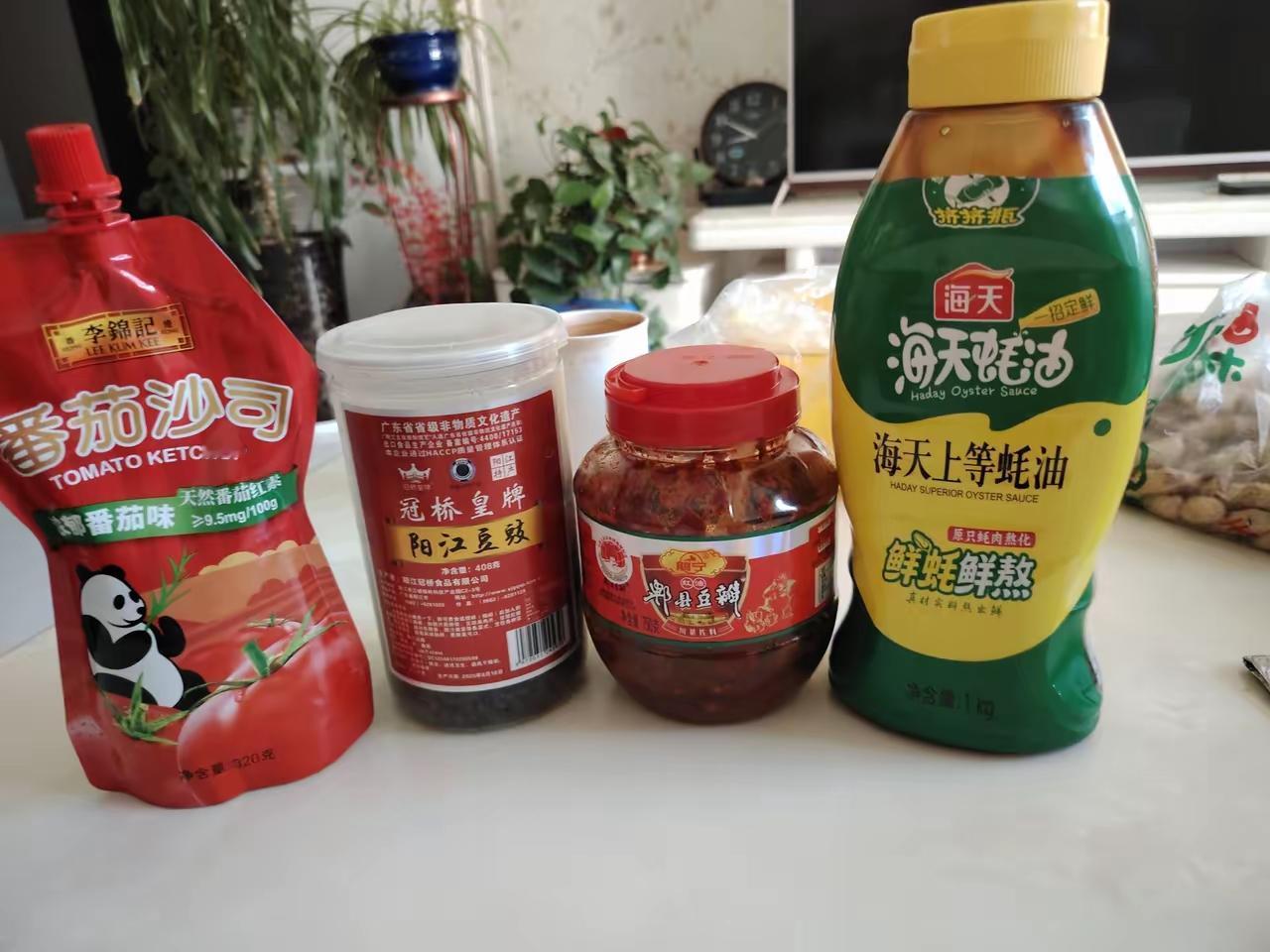 狠狠心把家里高盐的酱料咸菜全部清理扔掉，不管价钱高低，也不管有没有到期，一次