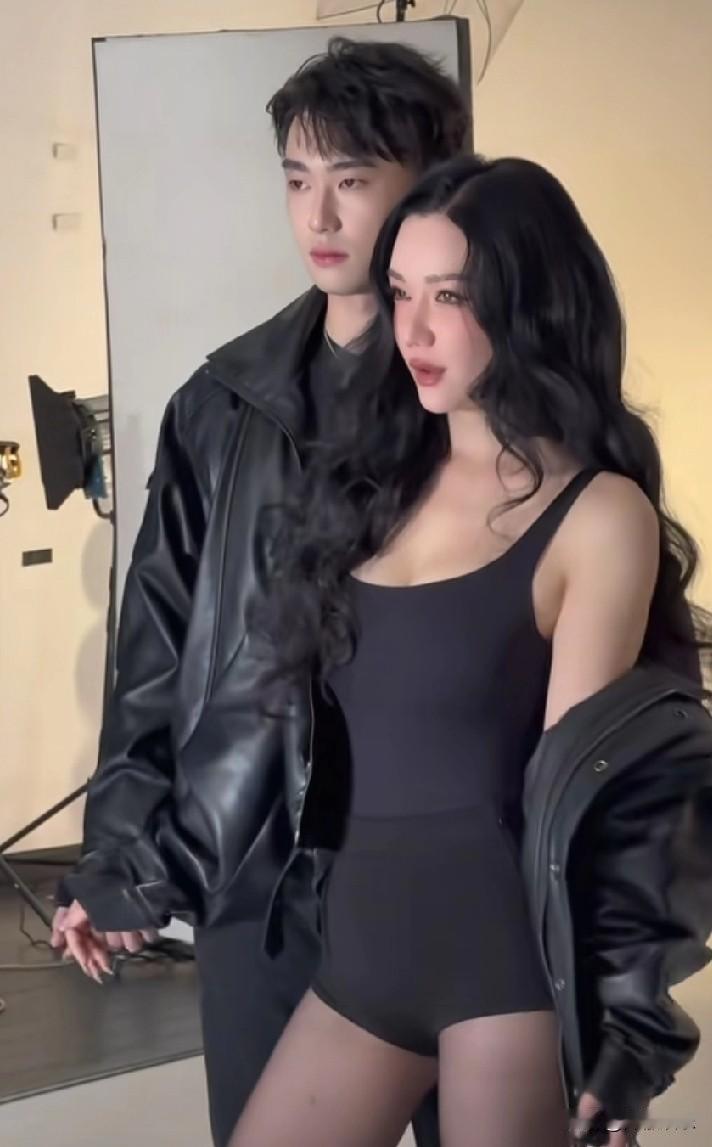 张兰之前重用过的主播曼曼好久没有出来了，这次又活跃起来竟然是因为网传她和孟贺联手