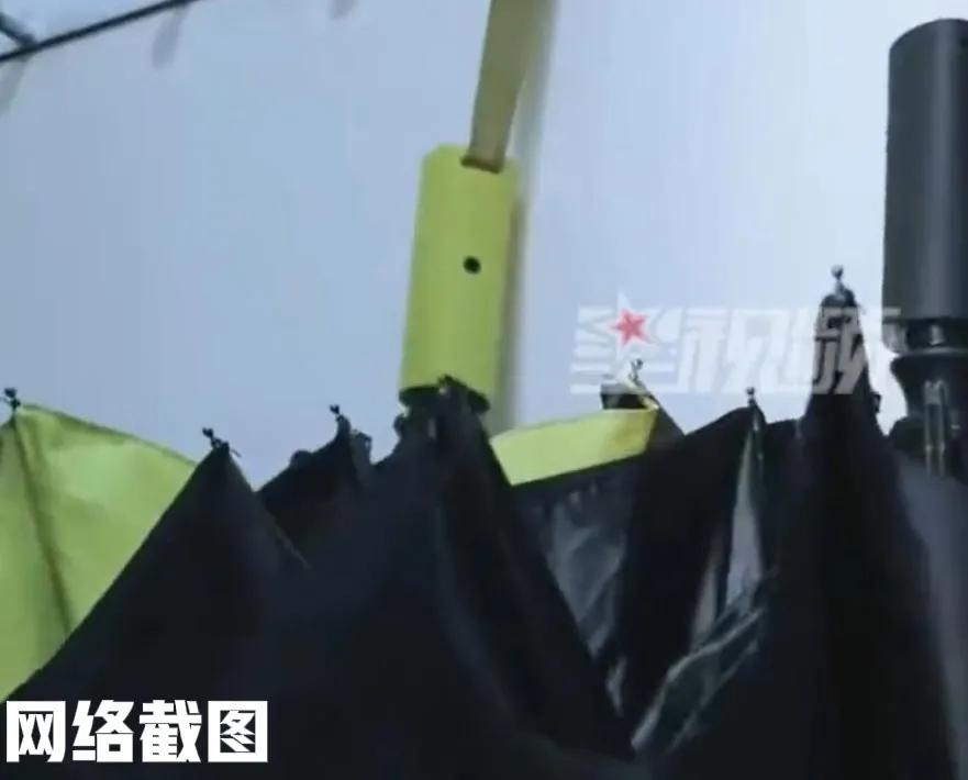 浙江绍兴有女子炫耀。自家老公是个电焊工，家里缺什么焊什么，从鞋架子到衣架子全