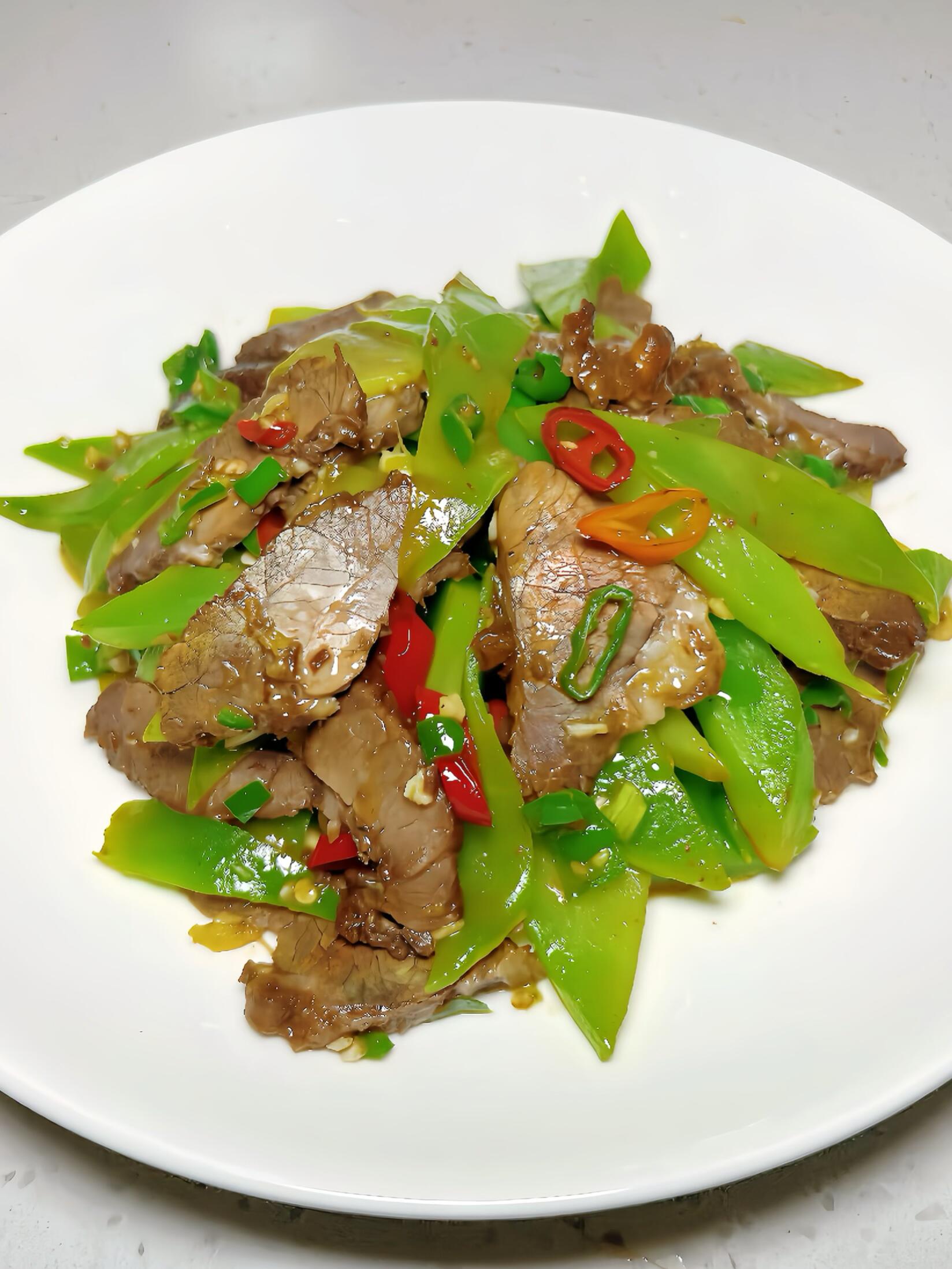 卤牛肉炒莴笋！脆嫩入味，香到舔盘宝子们必冲的家常硬菜来啦🤤谁能拒绝卤香浓郁