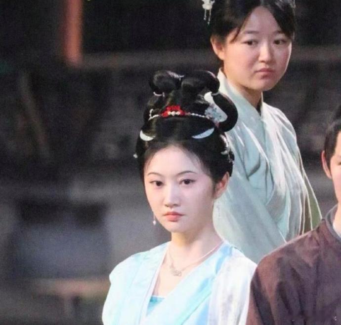 女群演看景甜的这个眼神……​​​​