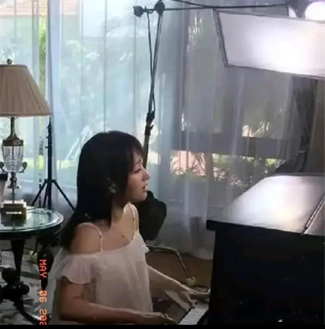 杨钰莹豪宅，天台打造成菜园子，室内装修风格也太暴露年龄了吧​