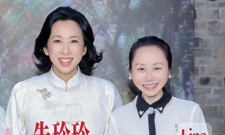 郭晶晶婆婆，真的好美好有气质，她这个年纪了，那么的素雅端庄……朱玲玲穿一身白色