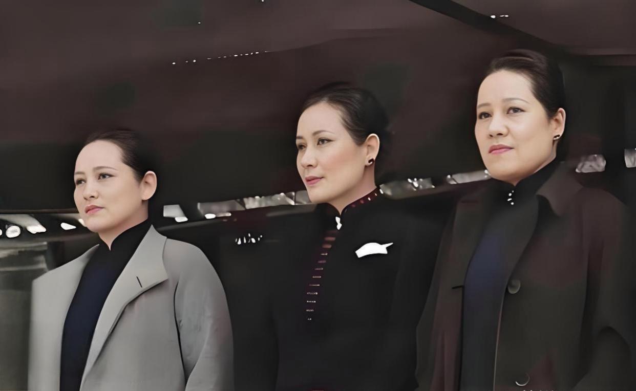 1944年，于重庆，宋氏三姐妹迎来了最后一次会面。此次会面之后，三姐妹便分道扬镳