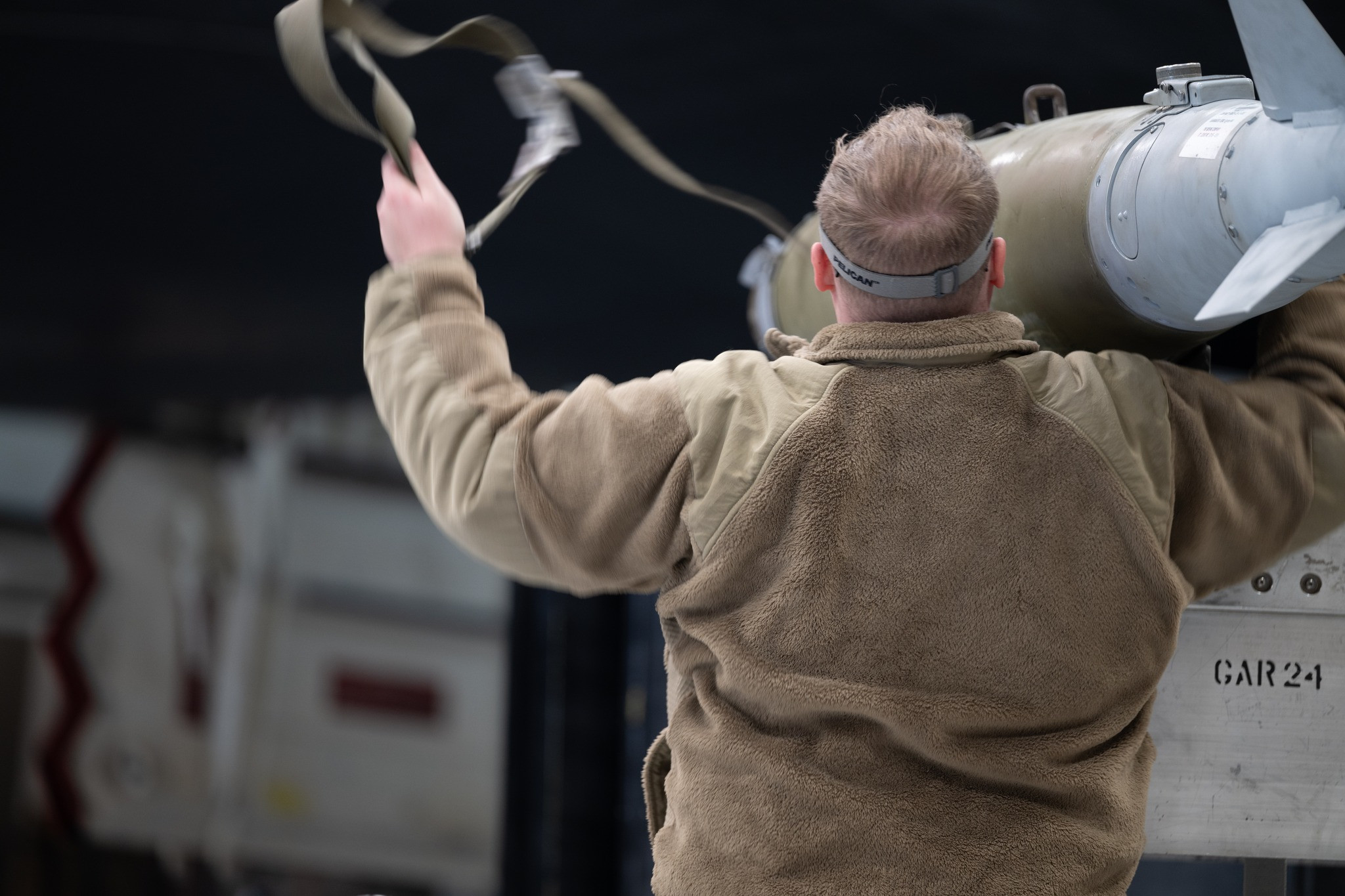 MD二等人怀特曼空军基地的训练模拟器，用于进行B-2轰炸机炸弹装填训练