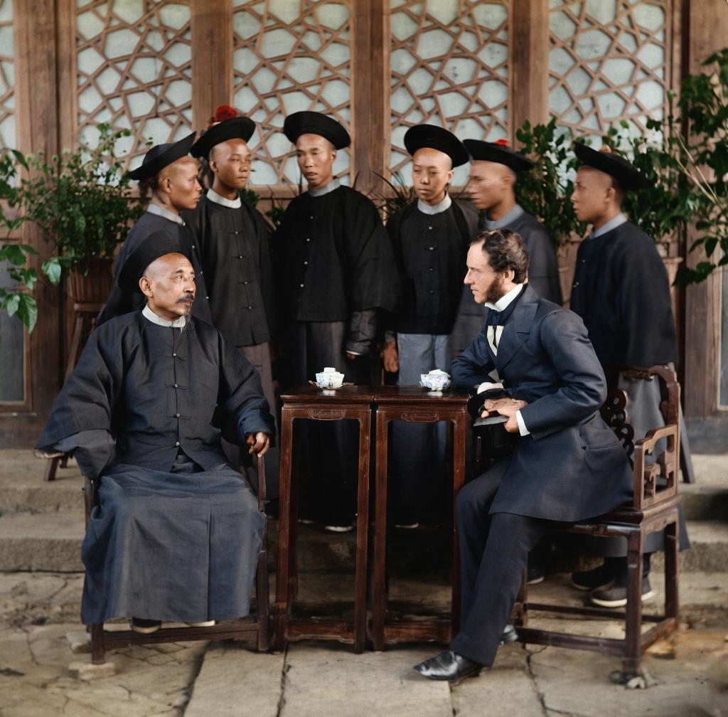 1857年12月广州沦陷时，原两广总督叶名琛被英法联军俘虏，广东巡抚柏贵，因主动