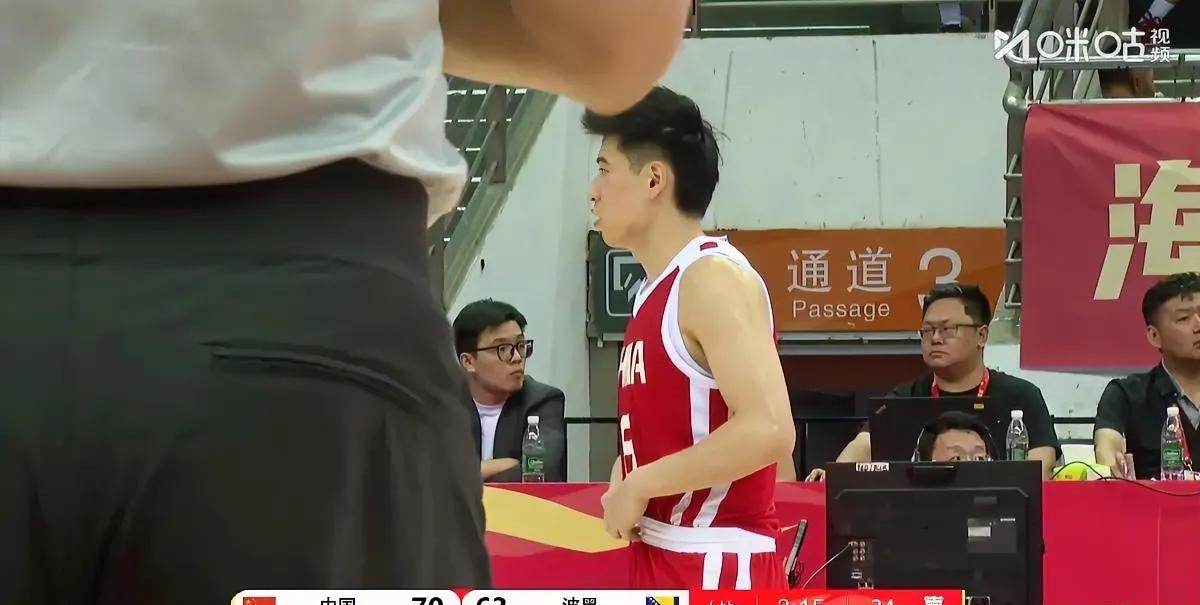 咪咕的篮球解说，差一点让球迷惊掉下巴！在今晚中国男篮对阵波黑男篮的第四节比赛中