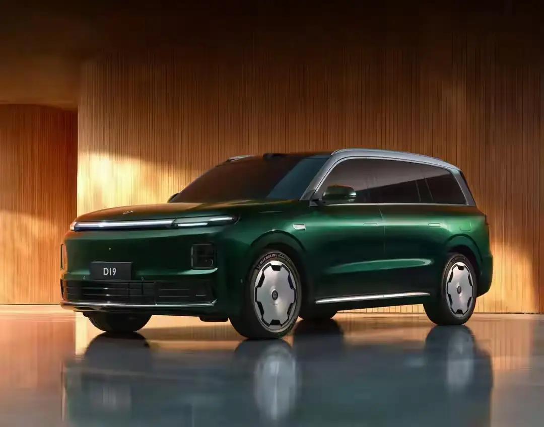 这就是赤裸裸的现实！电车30万：使用5年，电费1万，卖12万；油车30万：使