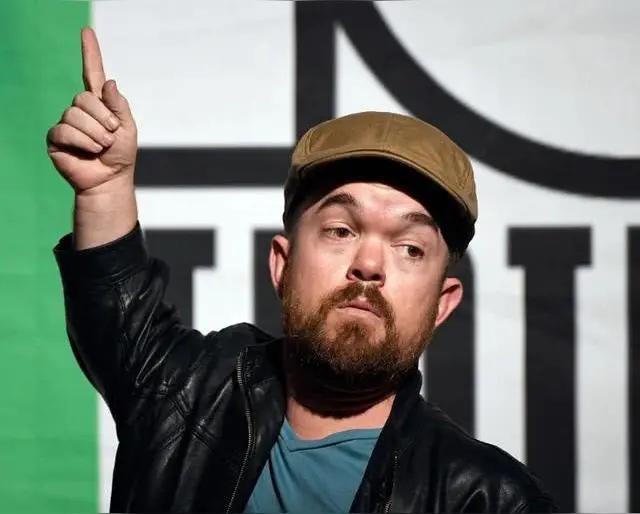 居然从一个侏儒那里学到了，面对霸凌，怎么做才是最佳方案。布拉德.威廉姆斯在一个