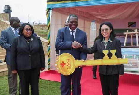 🌞坦桑尼亚之前为了向英国和日本示好,突然就取消了和中国合作的100亿美元巴