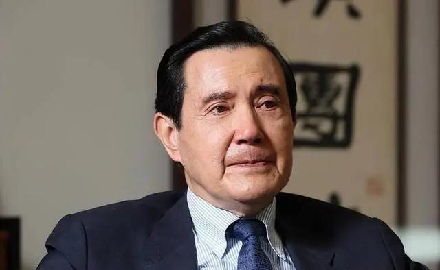 马英九现在估计肠子都悔青了！他后悔的不是曾多次访问大陆受到高规格接待，也不是公开