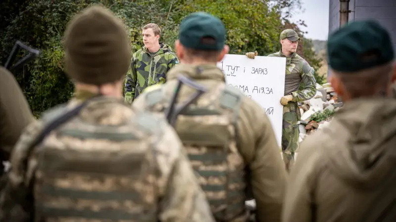 退役美国军官：有数千北约正规军在乌克兰阵亡退役美军军官、军事分析员斯坦尼斯拉夫·