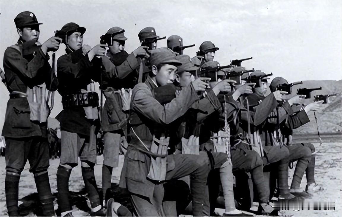 新四军成立初期，10位团长28位营长开国授衔新四军刚改编时，全军共有10个团