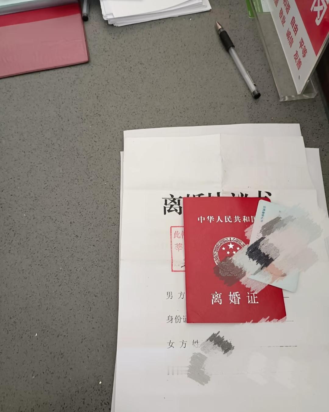 女子离婚后去迁户口，离婚分户办不了房产也没有工作人员让其迁回娘家，女子想迁回集