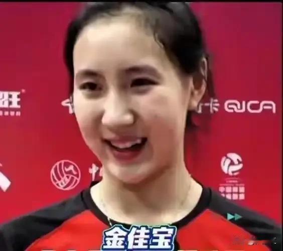 昨晚观看了一场女排亚洲东区决赛。参赛的中国女排和日本女排两支队伍，在小组赛时和决