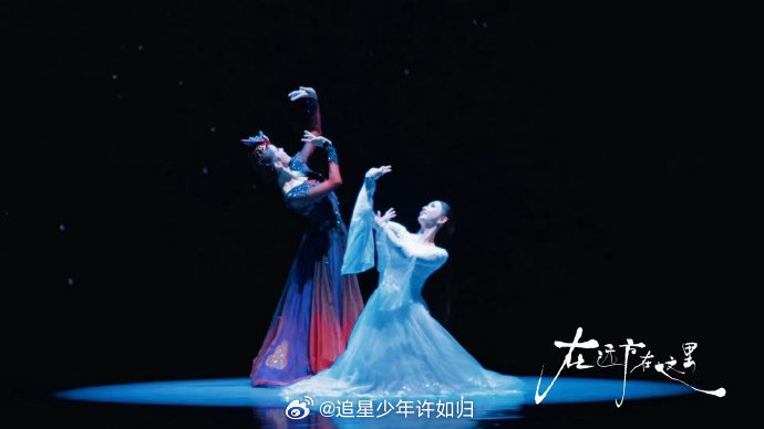 佟丽娅写给故乡的信以台为笺诉乡情，以舞为语敬文化，佟丽娅的《在远方·在这里》首