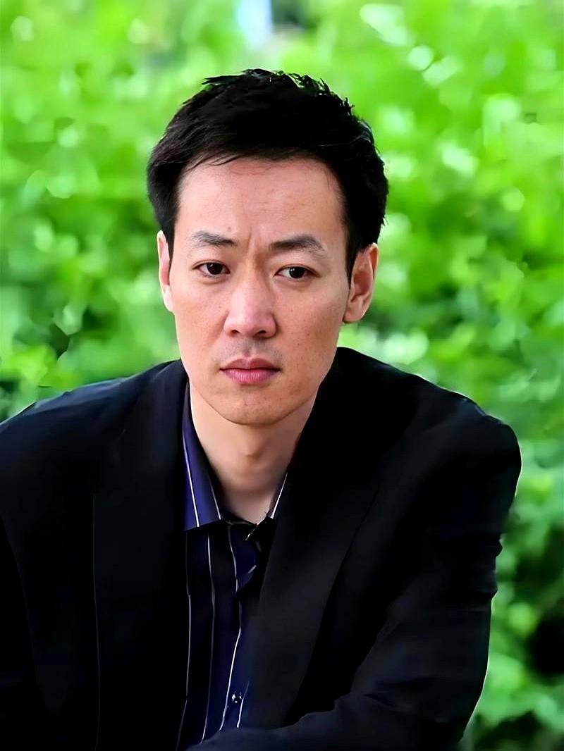 吴越单身9年，辛柏青丧偶，网友直呼这俩人太配了。一个在自己的世界里安安静静地