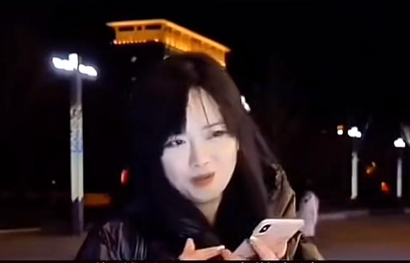 一美女给幼儿园男同学打电话，上来直接就问，小时候的事你还记得吗，男同学说过去二十