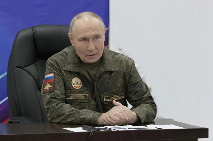 俄军宣称攻占扎波罗热的古利亚伊波列后，普京直接支棱起来，放话压根不在乎乌军撤不撤