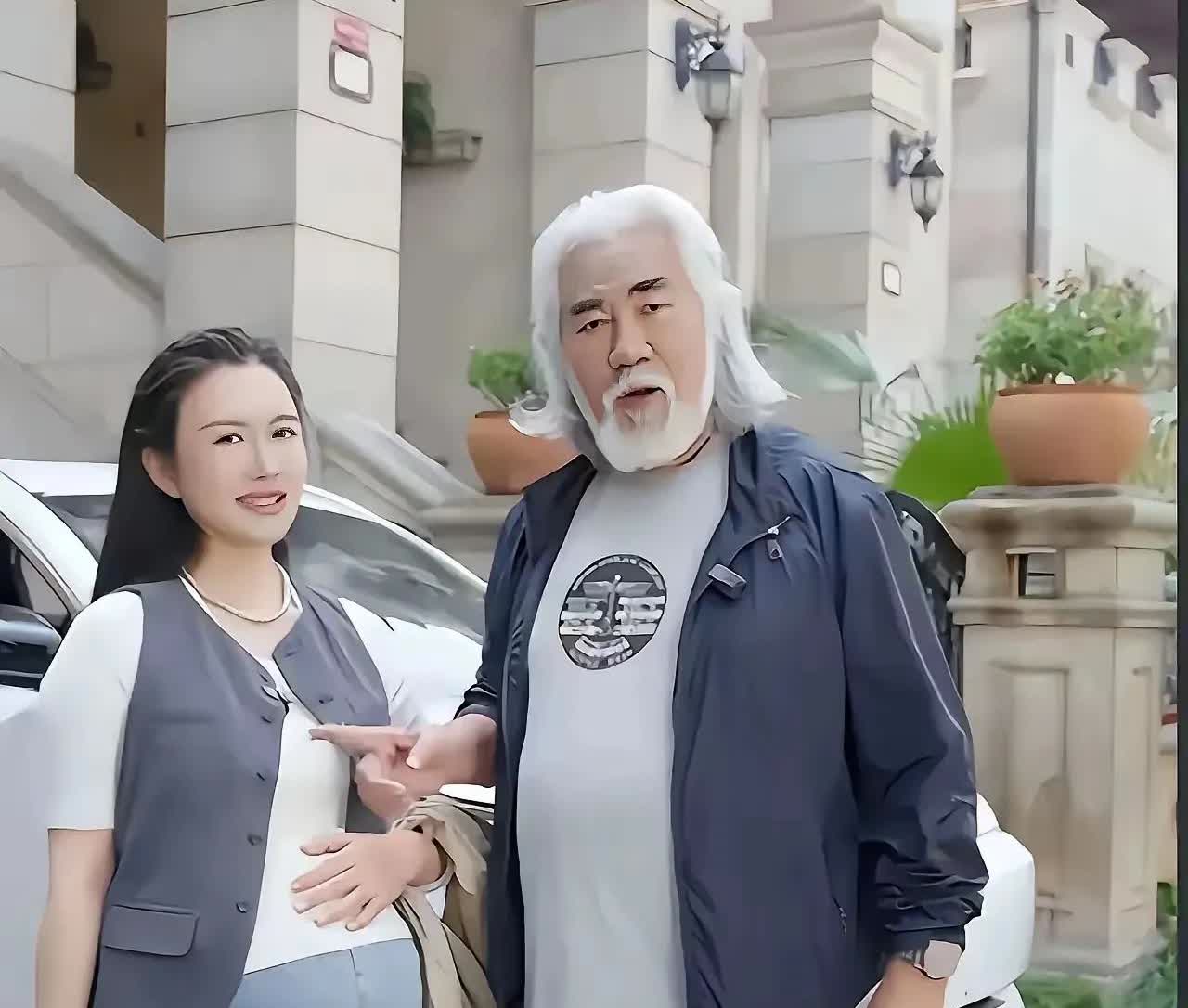 74岁的大导演张纪中，2017年迎娶相差31岁的助理杜星霖为妻，如今八年过去，近
