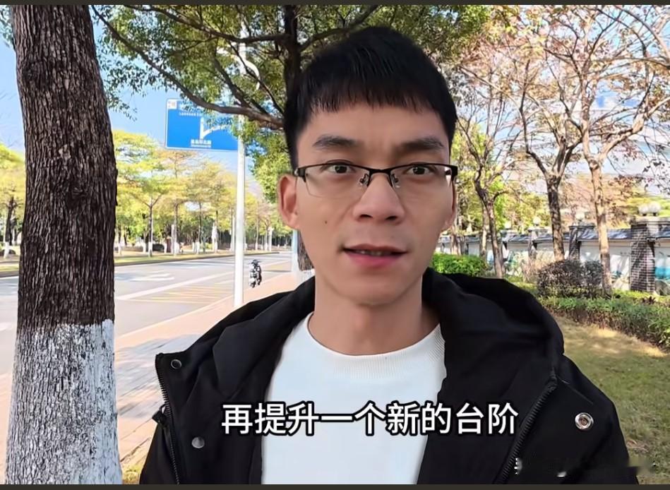 今天下午，唐尚珺更新了一则视频。在视频中，唐尚珺说，期末成绩已全部揭晓，单从及格