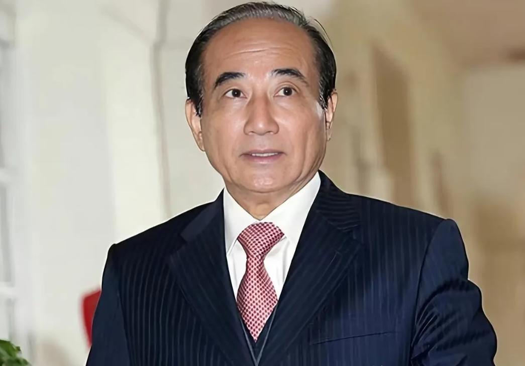 没有任何预警，国民党的中枢神经已经换了人。王金平只需一个眼神，李乾龙只需一次穿梭