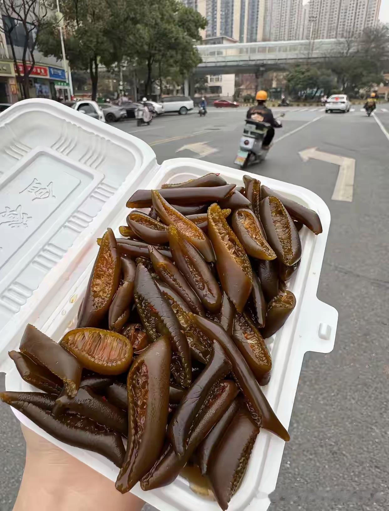 回老家就想吃这一口，有知道这是什么吗[吐舌头眯眼睛笑]