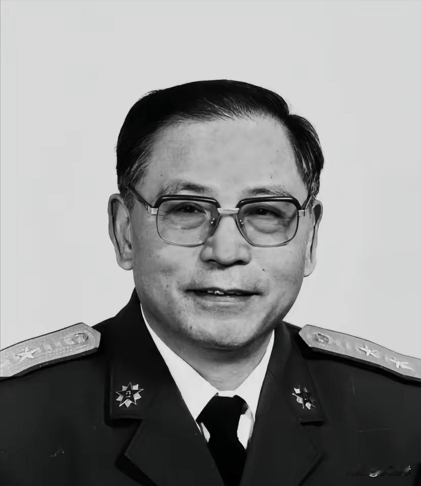 1950年，粟裕正在汇报工作，门突然被撞开。李克农冲进来，声音发颤：“粟裕同志，