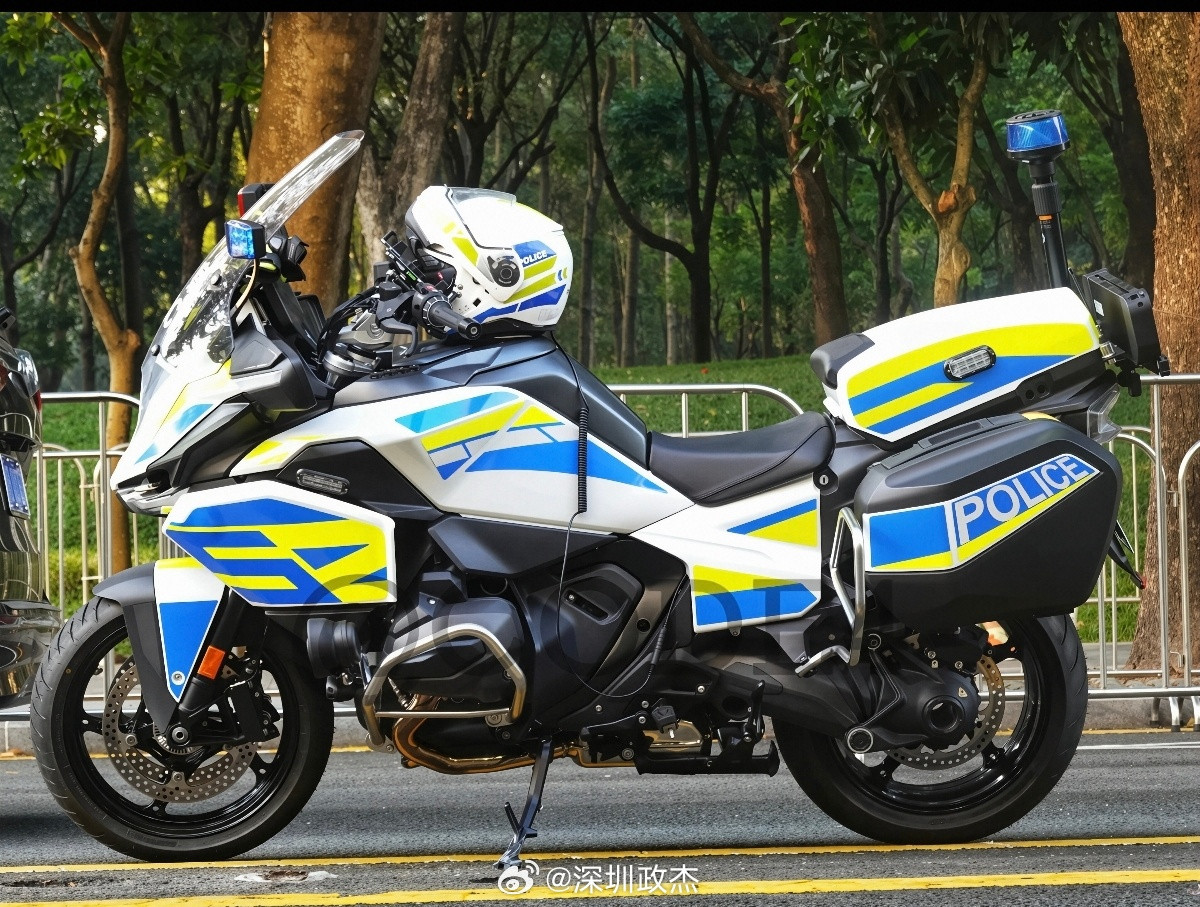 深圳花了2000个左右买了50台宝马r1300rt给深圳交警用，确实很帅。法国警