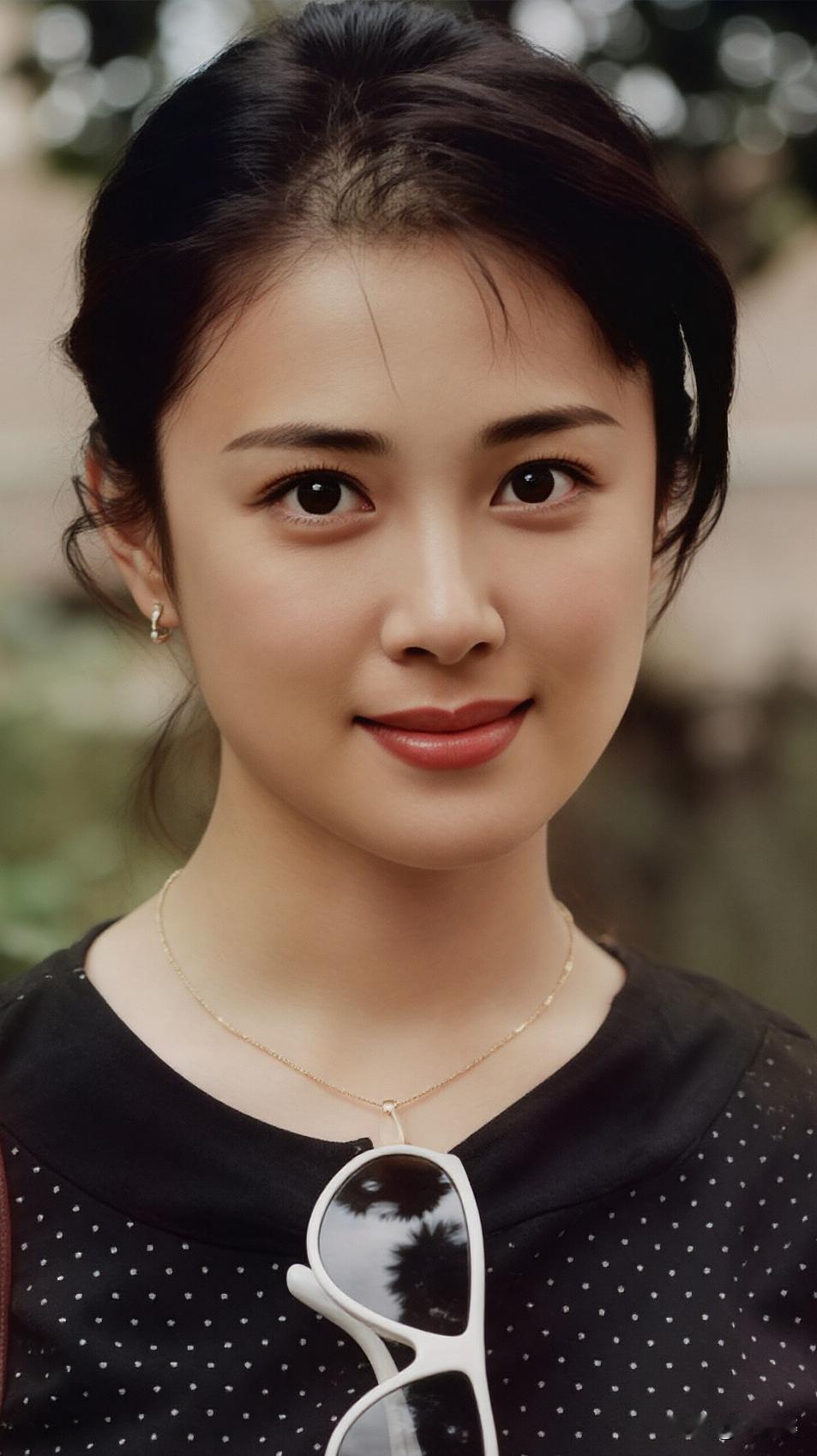 她是八十年代的女明星，有谁知道她叫什么名字？