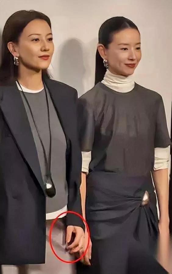 高圆圆董洁同框太意外！单看都美为啥同框差这么多？仔细看才发现细节见真章…