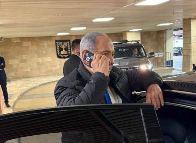 内塔尼亚胡贴挡手机摄像头引热议, 疑与黑客攻击有关