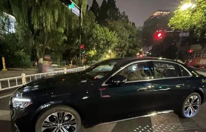 46万元新车到手4小时就故障，杭州车主维权遇难题方向盘多次卡死，厂家称升级软