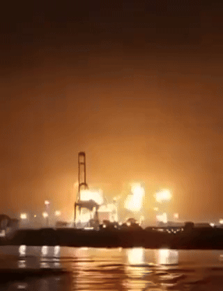 忍到极限才不得不出手！现在才轰炸以色列核心国际机场，以及沙特、卡塔尔的油气设施