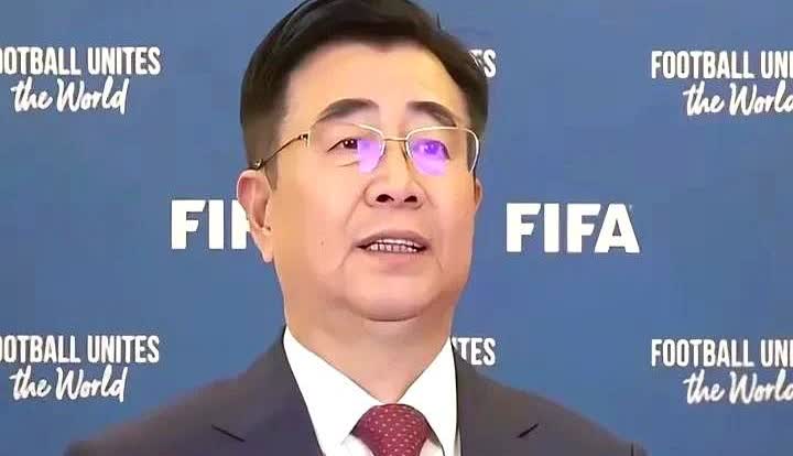“备案”两个字刚落地，村超球场就刷满“滚”。足协在国务院31号发文后立刻加码