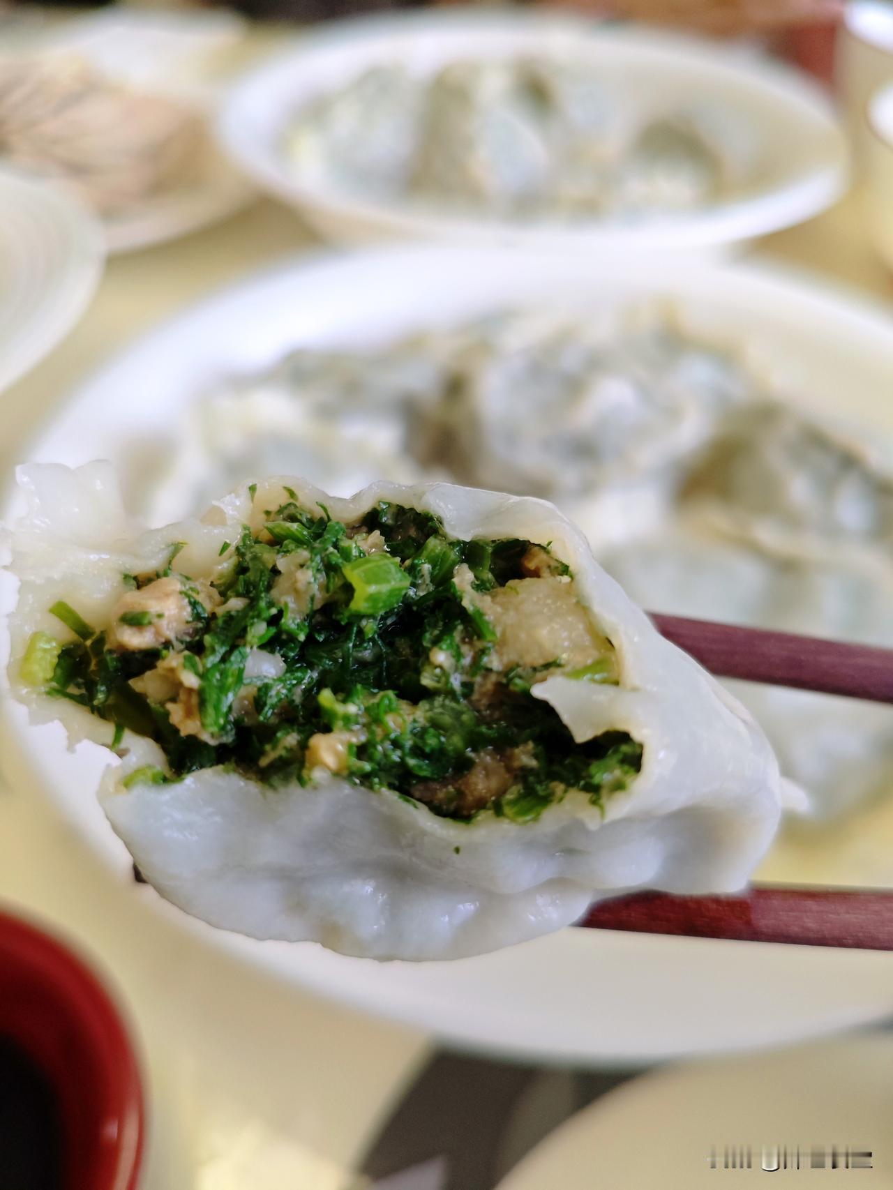 晒出你的本地生活今天去拔了一颗牙，疼了几年了，拔了心情好多了。包了茴香肉饺子，喝