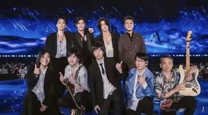 朱孝天实在太尴尬了，因为说错话后F4开演唱会其他三人不带他玩，还让五月天的阿信加