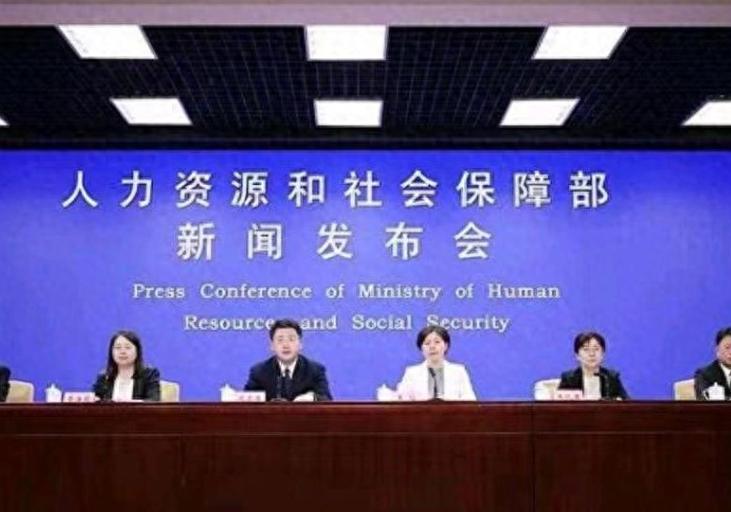 终于来了！养老金调整主基调定了，让人心心念念，算算你能涨多少，虽然晚了一点，但国