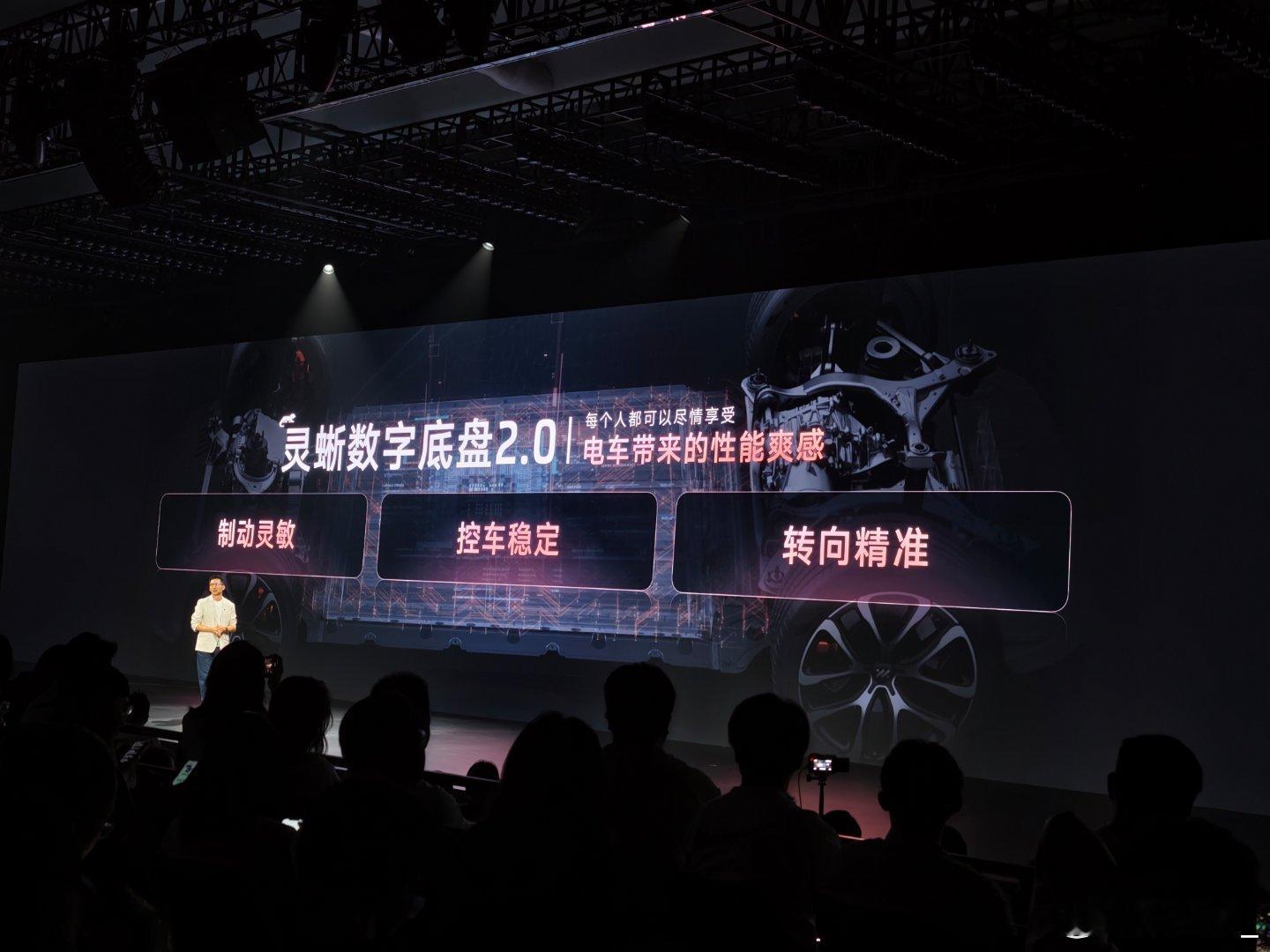 新一代智己LS6现场惊呼杀疯了Drivetothenext新一代智己LS