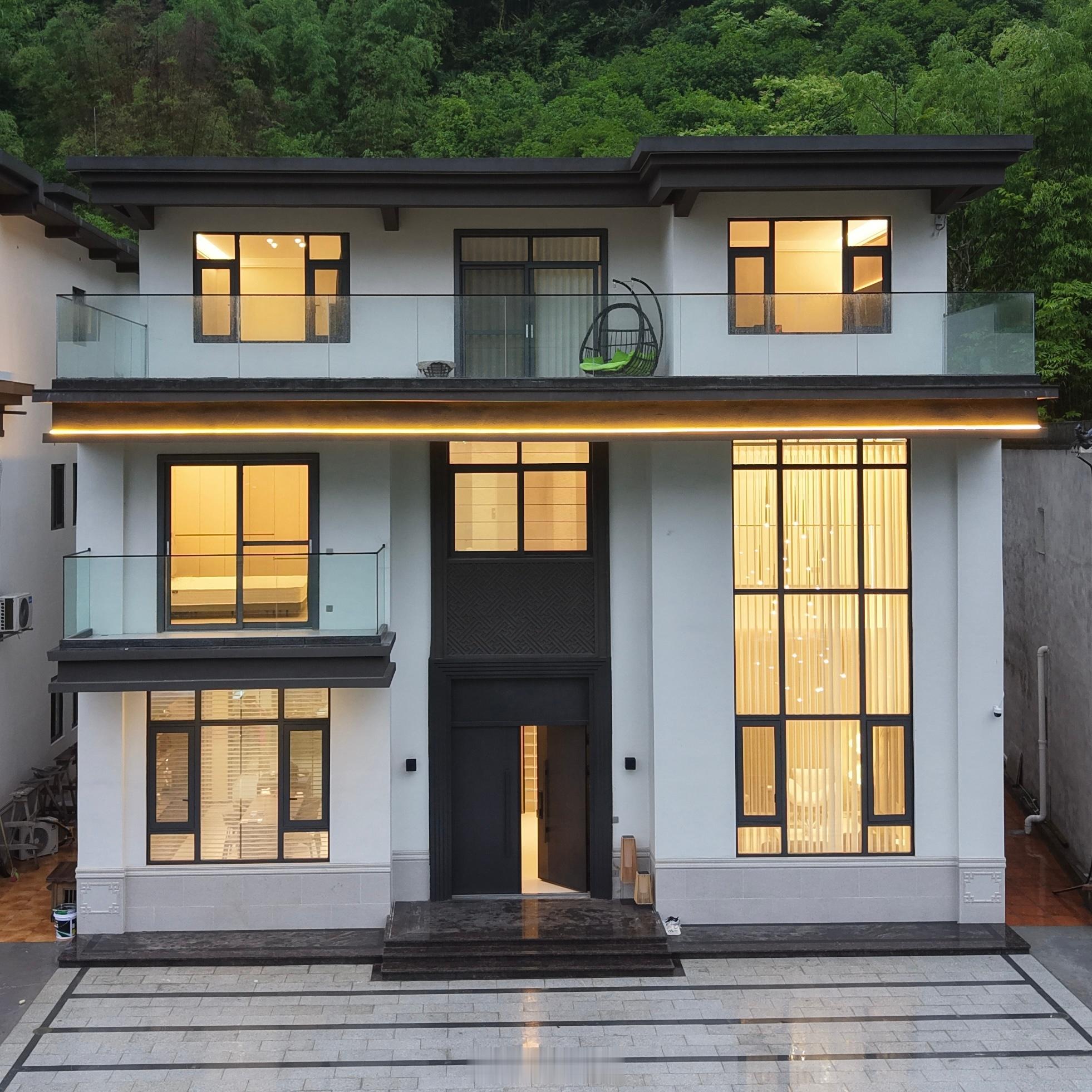 农村自建房的真实成本这个我还是比较有发言权的，其实主体框架不算贵，但主要还