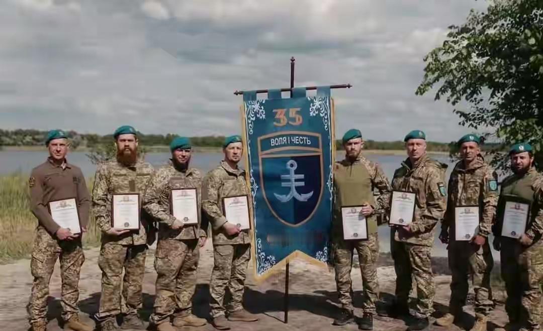 惨烈！乌军授勋现场遭俄导弹精准暴击，整支无人机营瞬间覆灭，暴露的何止是战术漏洞？