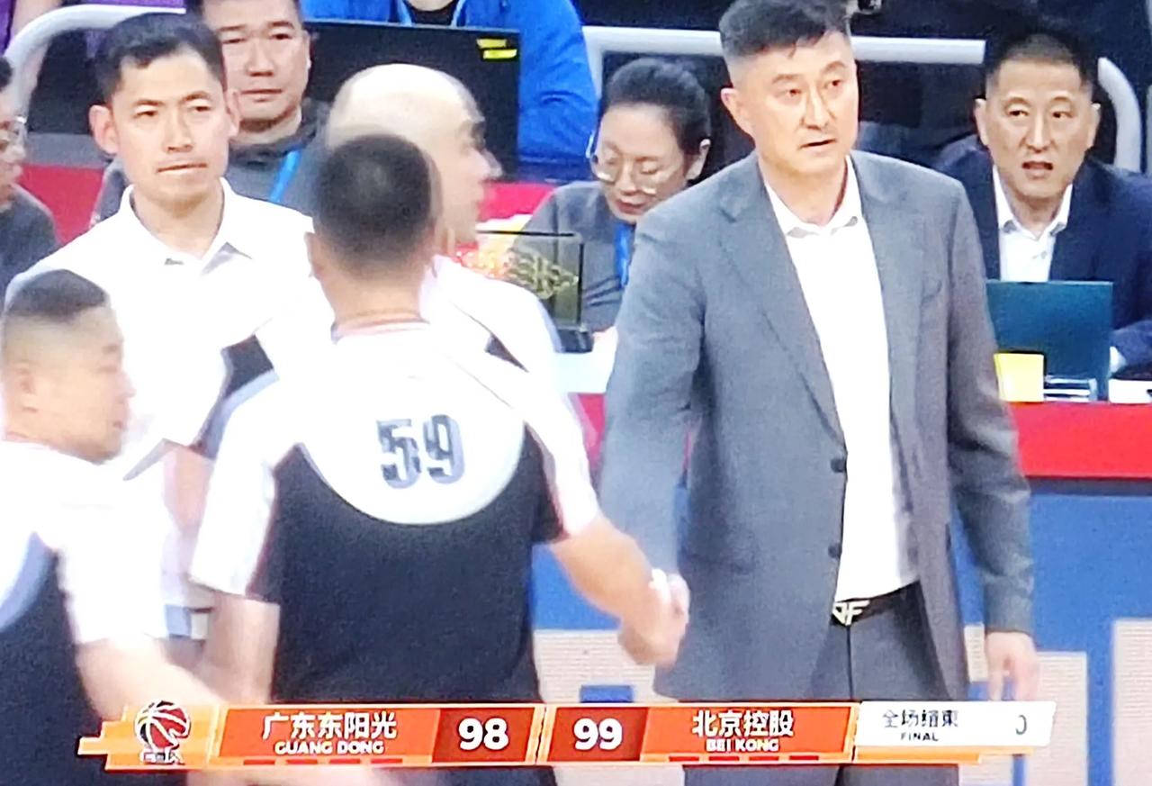 两连败，输强队的上海40分，输弱队的北控被绝杀，反思起来，球队问题多多。以前有