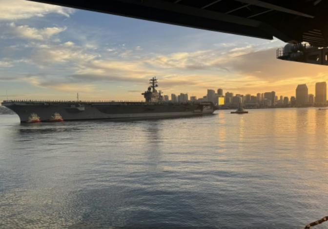 3月14日，美国海军“尼米兹”号航空母舰（CVN-68）驶离圣迭戈。船员