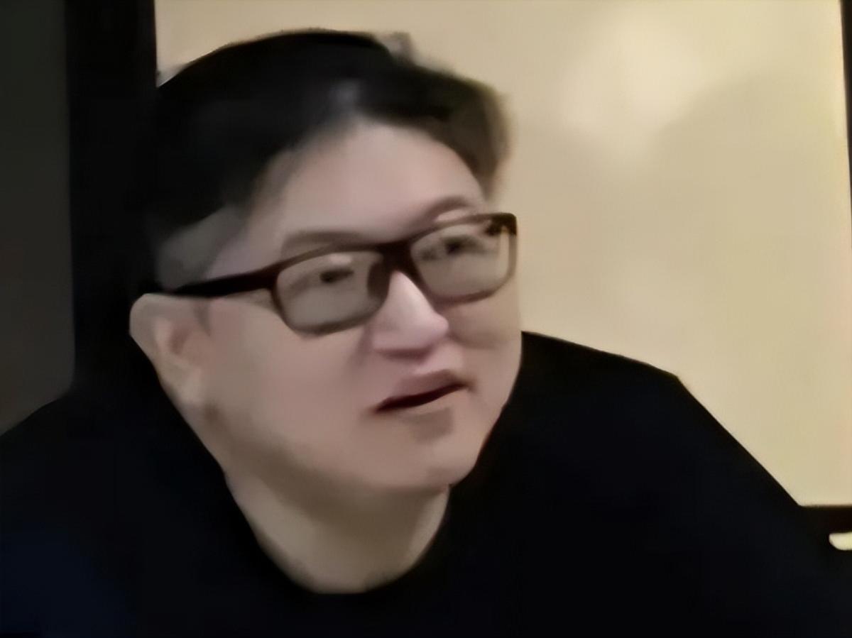 2022年，知名艺考培训机构影路站台的校长杜英哲，曾公开炫耀，在凌辱17岁女艺考