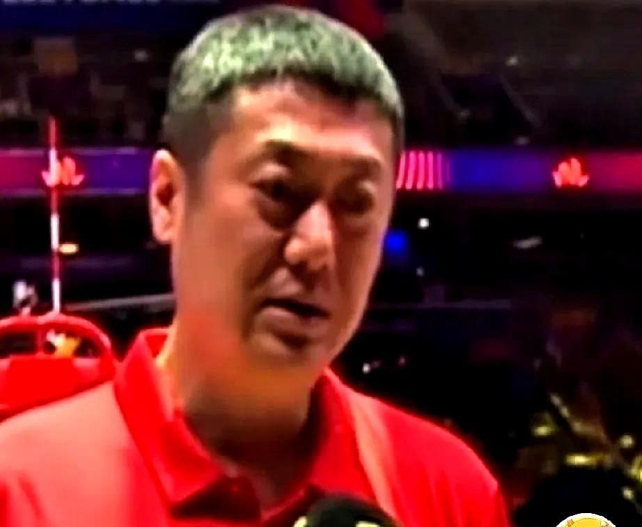 脚踝里揣着五颗钉子，李盈莹就这么跳上了赛场。这姑娘真是个狠人。二月份脚踝韧带撕