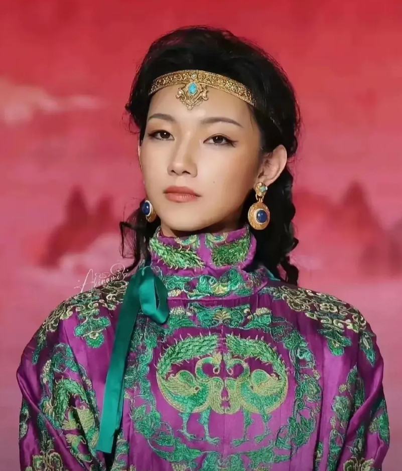 那尔那茜最近的水军团队开始工作了，主要是从两方面对那尔那茜开始洗白，一方面是那尔