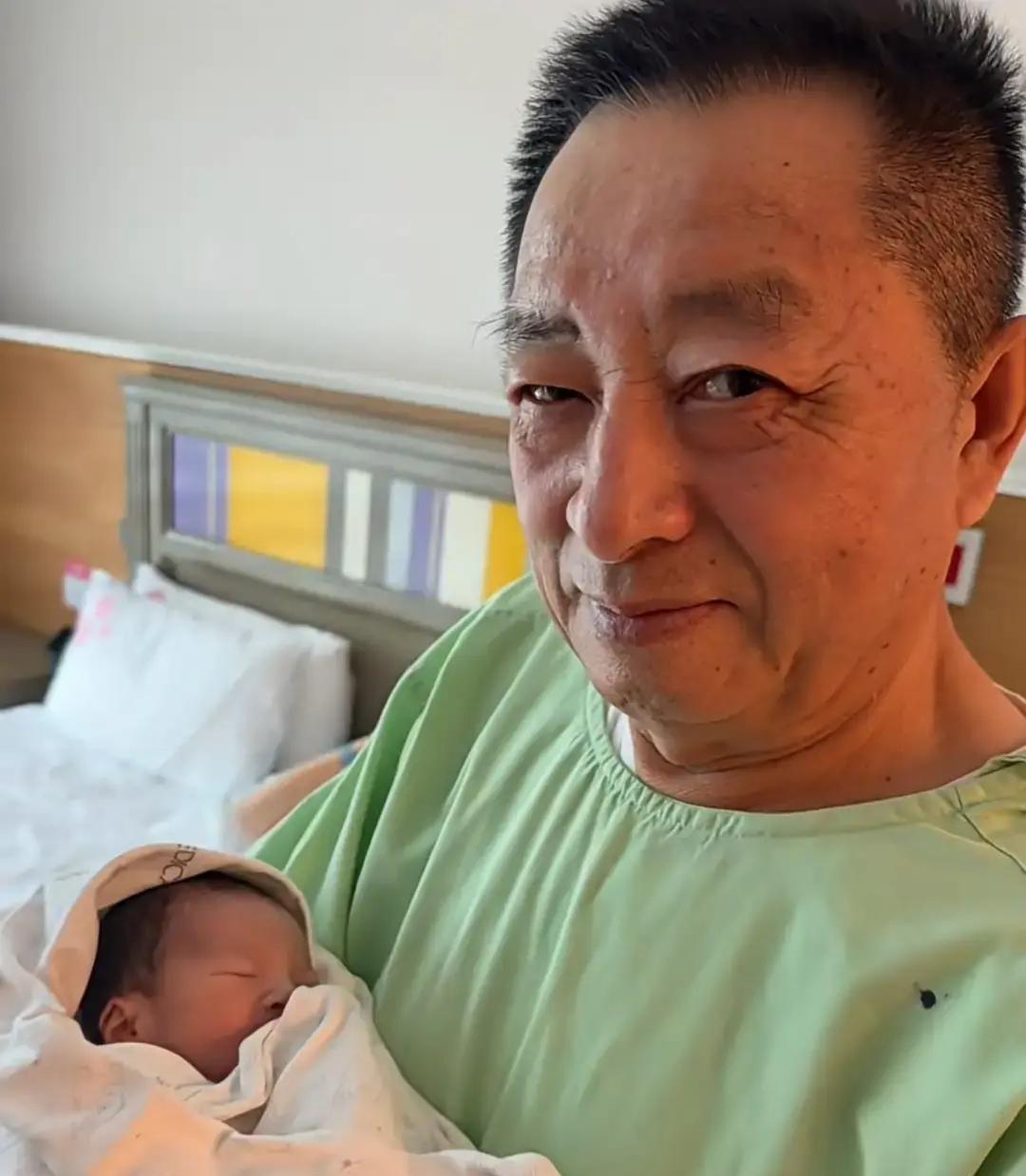 P图露馅了。汪小菲官宣孕照，马筱梅手上的锯齿状修图痕迹，比孕肚还显眼。去年十