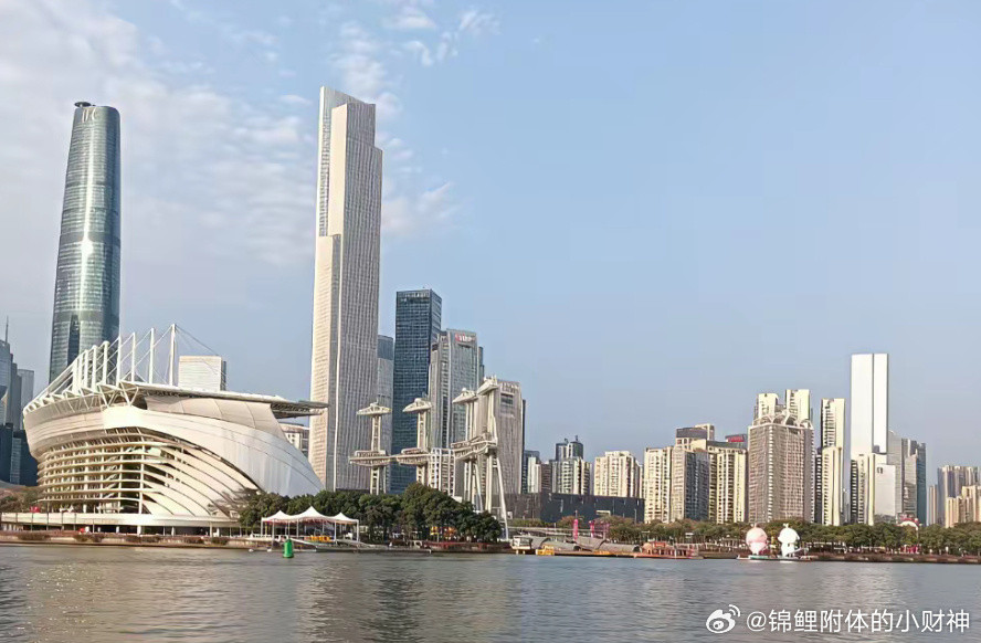 我真的越来越看不懂男人了！我老公，38岁，月薪9000元。昨天和他带着孩子去逛街